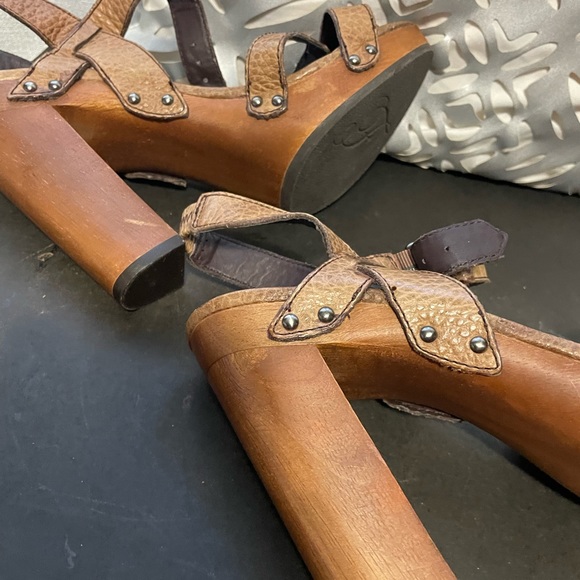 Fergie heels - Picture 2 of 5